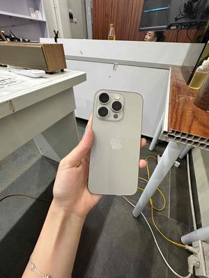Apple iPhone 15 Pro 256GB Titan
