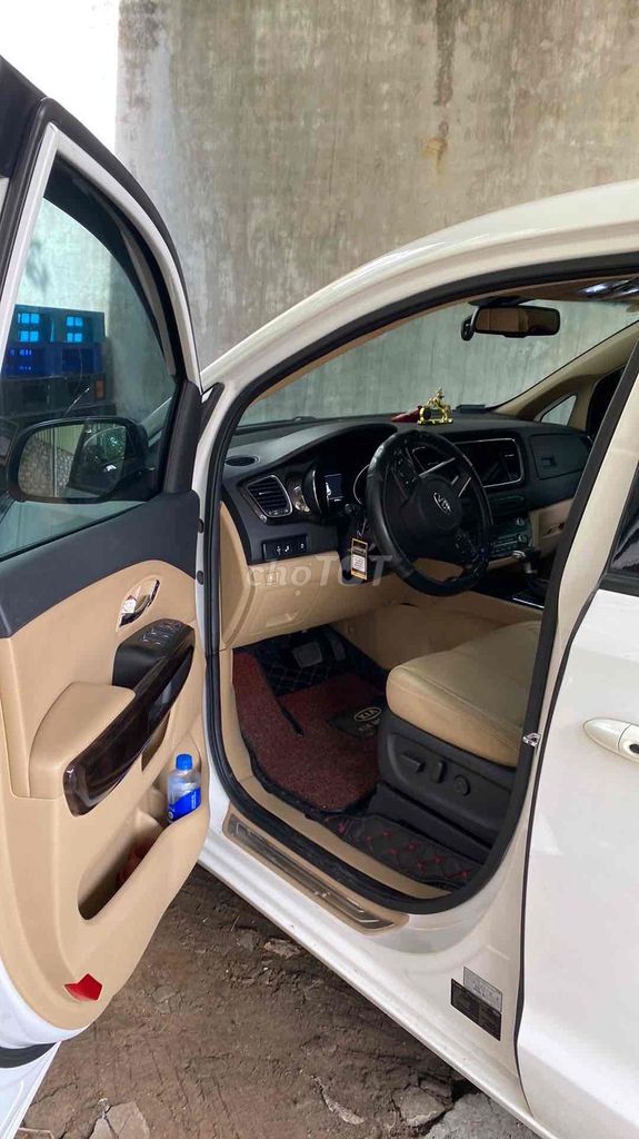 Kia Sedona 2019 белый 90.000 км