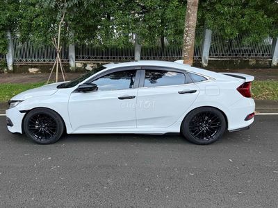 Honda Civic 1.5G Vtec Turbo 2018. Mua bán Ô tô tại Thành phố Thủ Dầu Một Bình Dương được đăng bởi Nguyễn quốc bảo