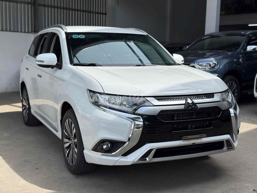 Mitsubishi Outlander CVT 2022 Trắng 77.000 Km. Mua bán Ô tô tại Thành phố Thủ Đức Tp Hồ Chí Minh được đăng bởi Long Auto Vạn Phúc hình 1