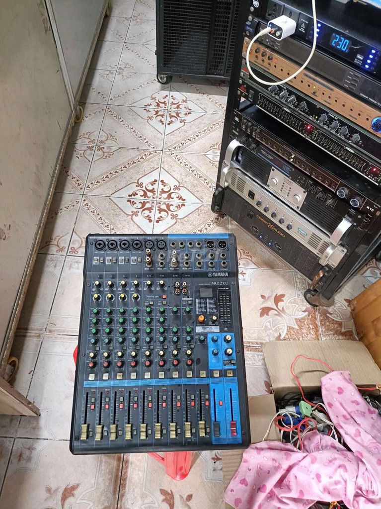 Bàn trộn âm thanh Yamaha MG12XU. Mua bán Nhạc cụ tại Thành phố Mỹ Tho Tiền Giang được đăng bởi Le Hoang Hai hình 1