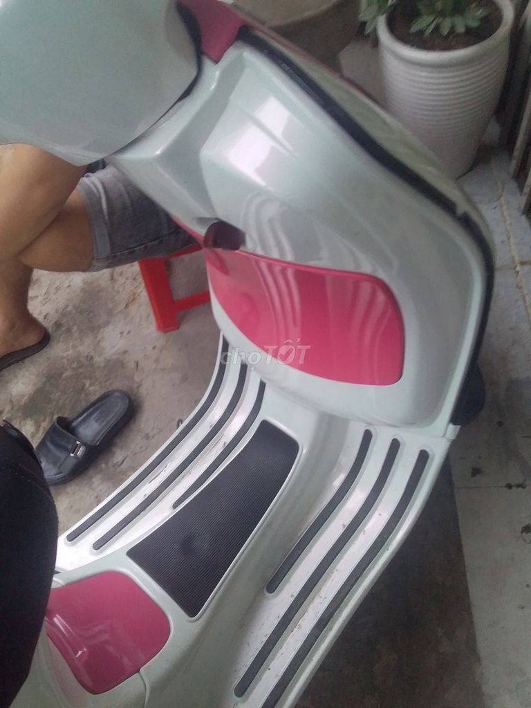 Xe máy Piaggio Vespa màu trắng hồng số tự động. Mua bán Xe máy tại Thành phố Thuận An Bình Dương được đăng bởi Tên chưa cung cấp hình 3