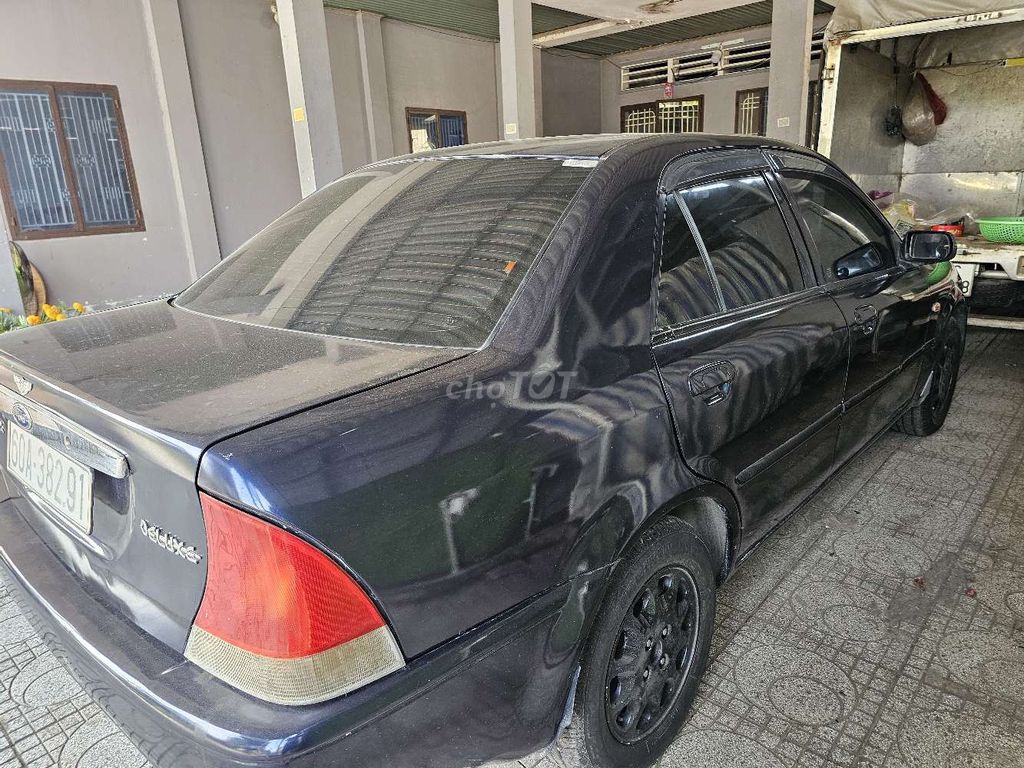 Ford Laser 2000 photo 4