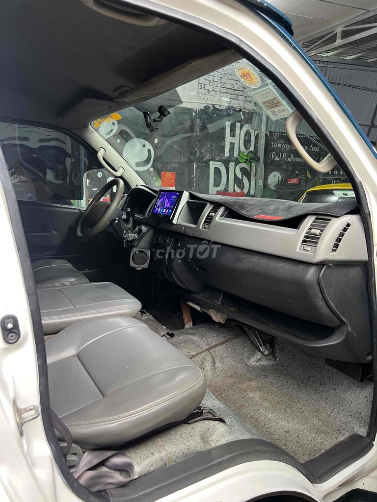 Toyota Hiace, белый