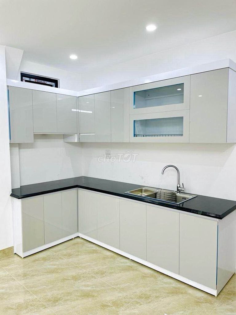 Продается дом площадью 40 м², 6 этажей с лифтом, 3 просторных угловых участка, город Тханьмин - Ван Миеу