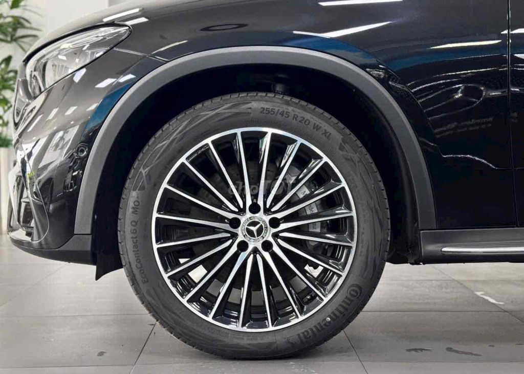Mercedes -Benz GLC 300 4matic siêu lươt. Mua bán Ô tô tại Quận Bình Thạnh Tp Hồ Chí Minh được đăng bởi Hùng Mercedes Haxaco Hàng Xanh hình 4