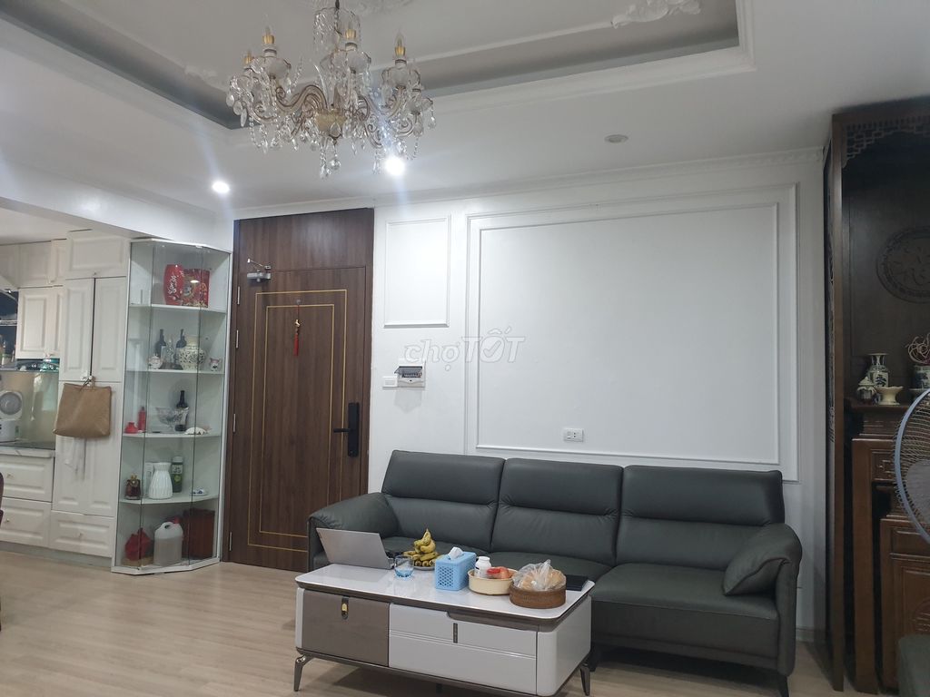 Cho hộ gia đình thuê căn góc 140m2