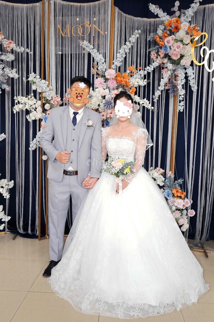 Thị trường váy cưới thanh lý khi mùa cưới cận kề: Giá từ vài trăm nghìn đến  tiền triệu, cả mua lẫn bán đều nhộn nhịp