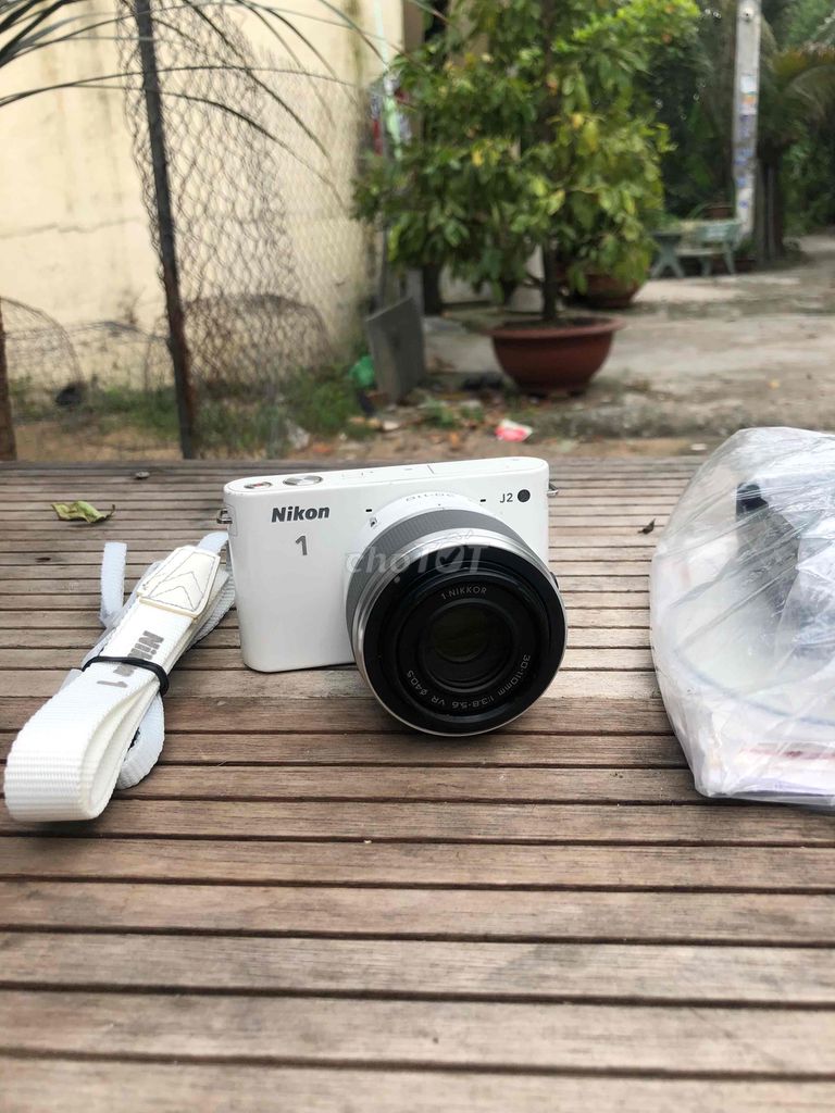 Nikon 1 J2 trắng đẹp đủ phụ kiện