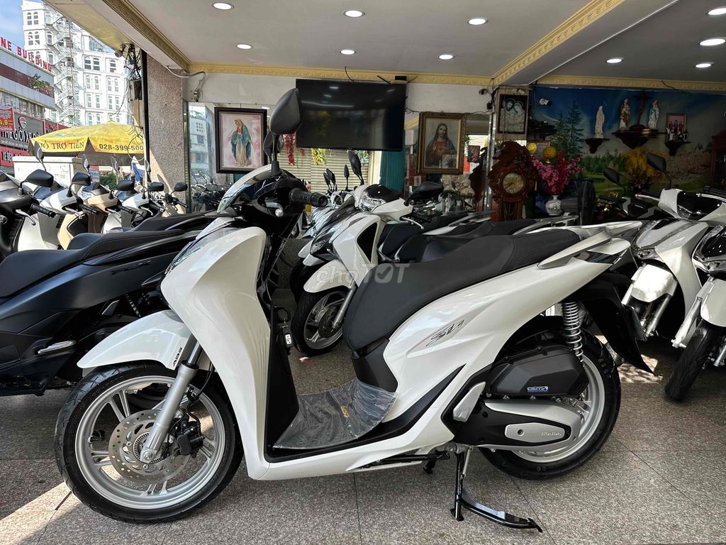 SH 125i ABS + HSTC 8/2025 Trắng BSTP Chính Chủ. Mua bán Xe máy tại Quận Phú Nhuận Tp Hồ Chí Minh được đăng bởi Ngô Hà hình 1