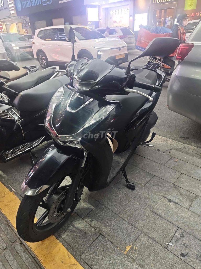 Honda SH 125i, черный, высокий скутер
