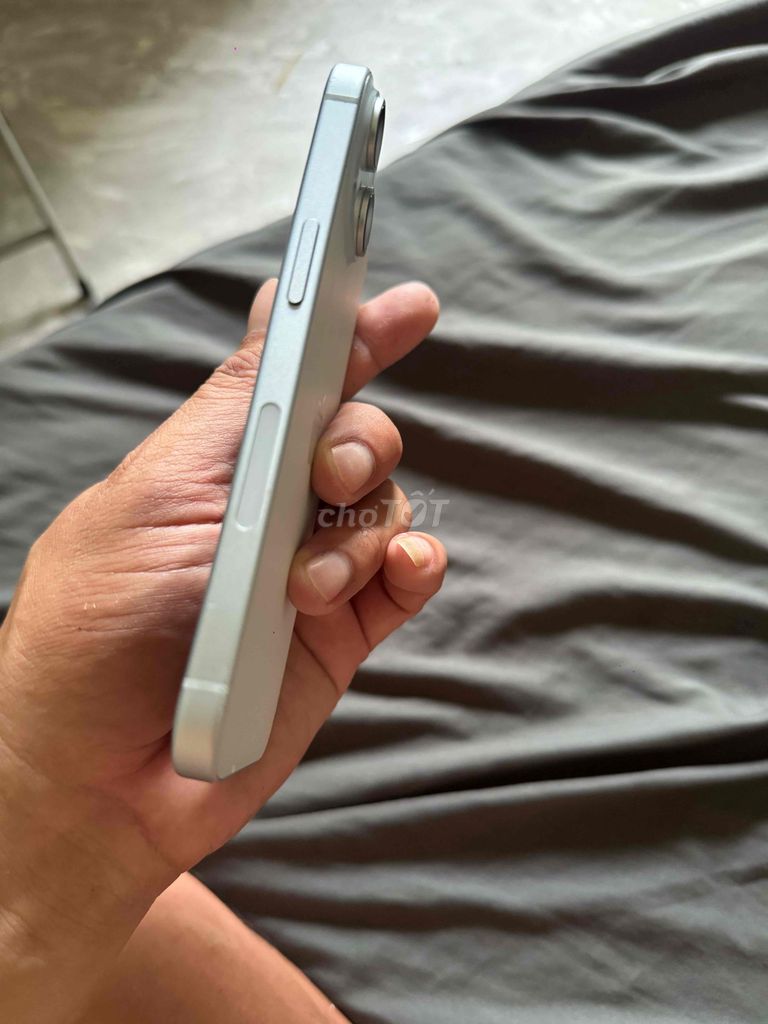 Apple iPhone 15 128GB Bạc Nguyên zin. Mua bán Điện thoại tại Huyện Duy Xuyên Quảng Nam được đăng bởi anh long hình 1