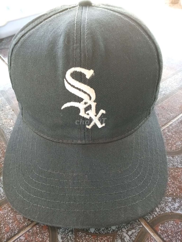 Nón snapback Unisex Đen size 57 Đã sử dụng. Mua bán Phụ kiện thời trang khác tại Huyện Vũng Liêm Vĩnh Long được đăng bởi Si Tuyển Trúc Khang  Đồ si giá rẻ  hình 1