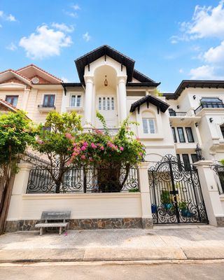 BIỆT THỰ SÂN VƯỜN CC NGUYỄN VĂN HƯỞNG, THẢO ĐIỀN – NỘI THẤT MỚI 100%