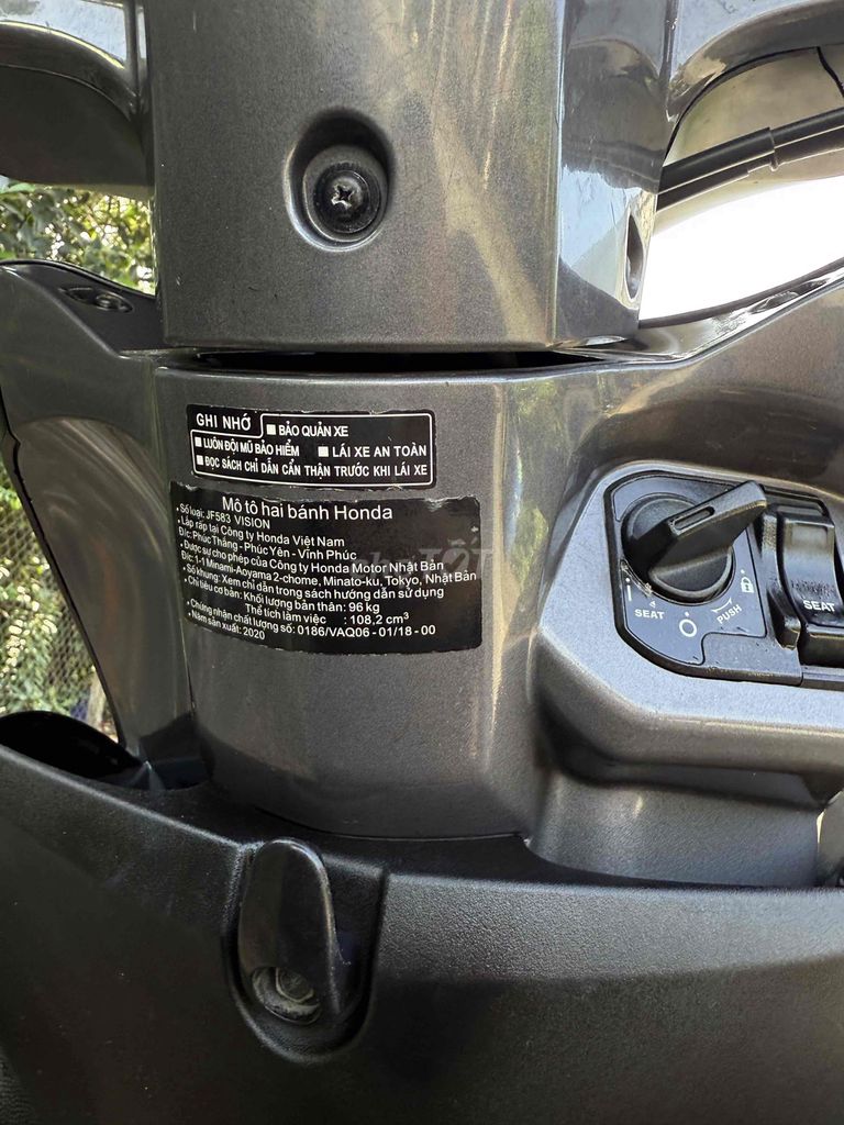 Honda Vision 2020 Smartkey Đen. Mua bán Xe máy tại Huyện Củ Chi Tp Hồ Chí Minh được đăng bởi HuỳnhLâm Bổn hình 6