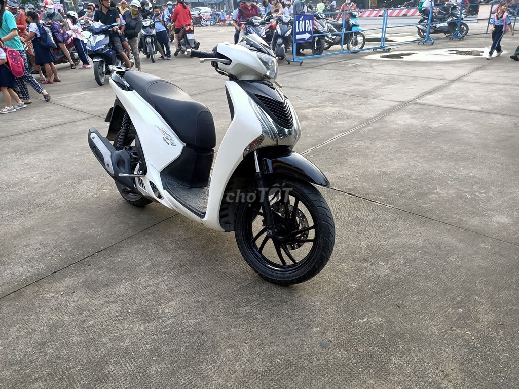 Cần bán xe SH. Mua bán Xe máy tại Huyện Hóc Môn Tp Hồ Chí Minh được đăng bởi Nam hình 2