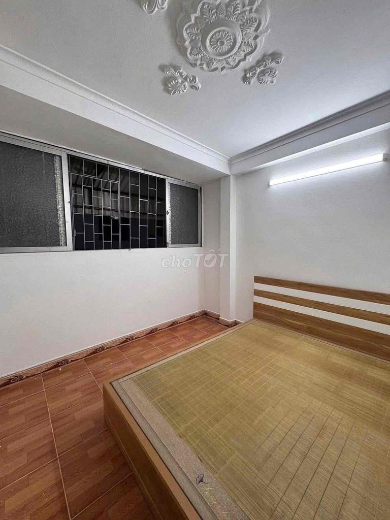 Дом 5 этажей, Нгуен Чинь, Хоангмай, 22м², 3 спальни, 3 санузла, проходной переулок