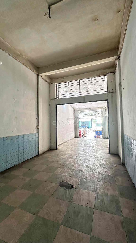 Дом на первой линии по цене в переулке в 6 округе