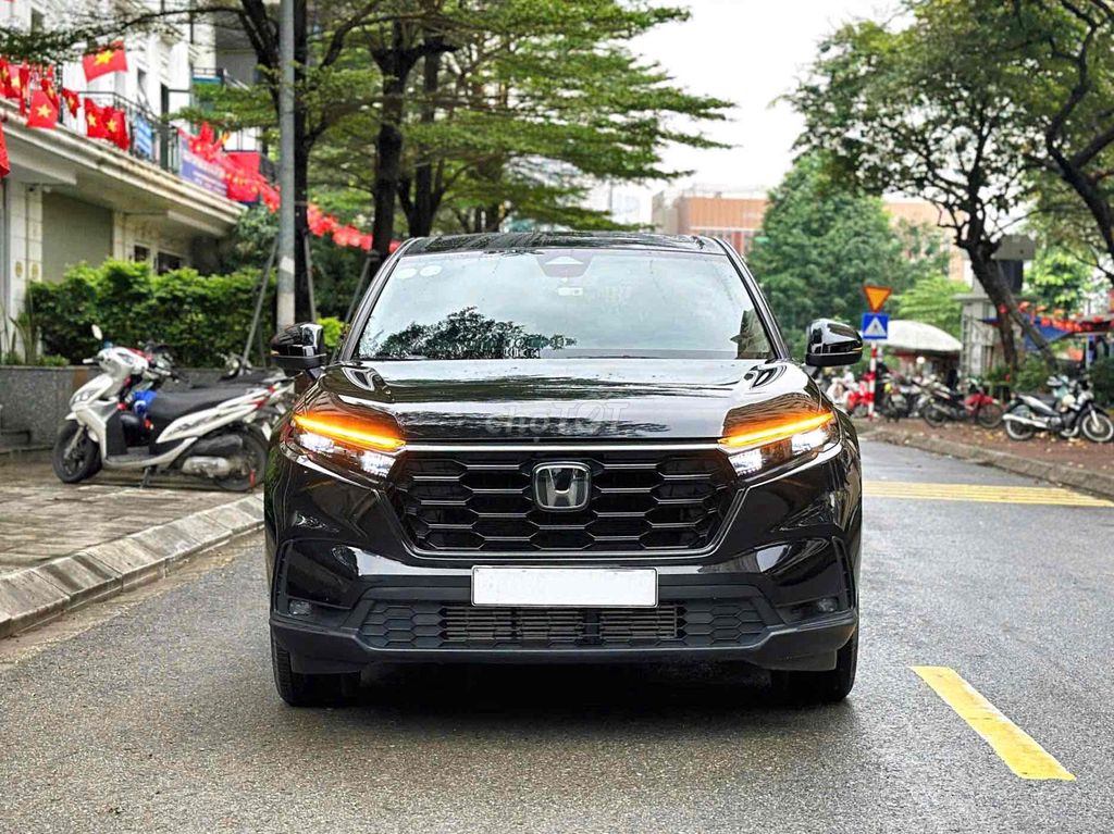 Honda CRV L 2025 phom mới - 9000km. Mua bán Ô tô tại Quận Cầu Giấy Hà Nội được đăng bởi Thái Hoàng Long Auto hình 1