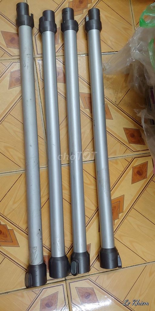 Combo 4 ống hút bụi Dyson, từ Nhật. Mua bán Nội thất, đồ gia dụng khác tại Quận Phú Nhuận Tp Hồ Chí Minh được đăng bởi Le Khiem hình 1