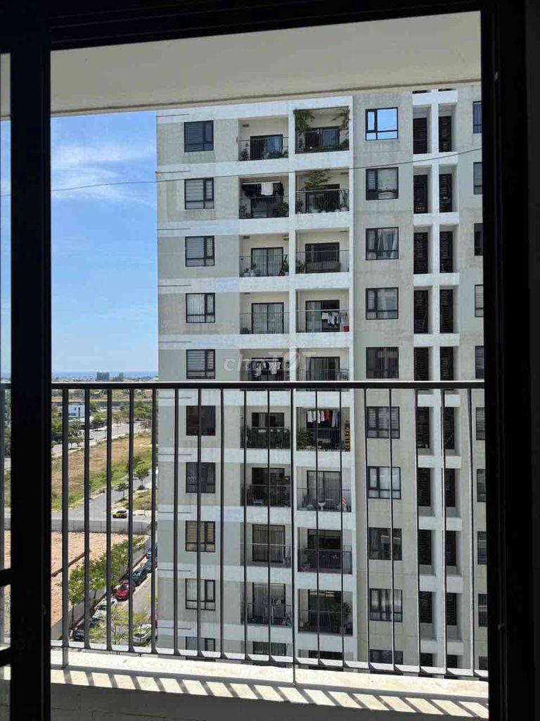Pet-friendly 2-bedroom apartment overlooking the square — photo 7