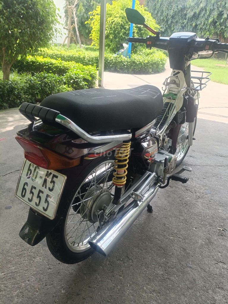 уборка штаб-квартиры мечты. Хорошие номерные знаки. без владельца
