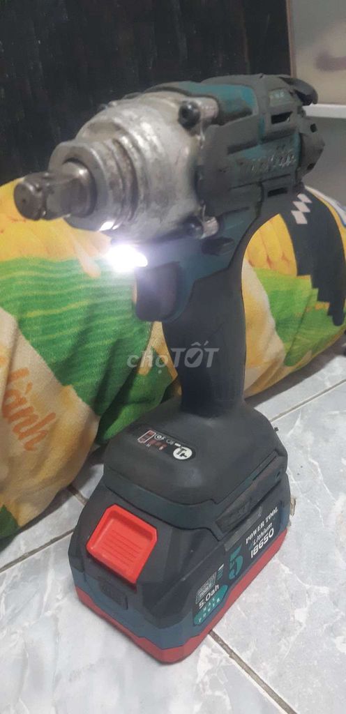 Bulông pin 18v makita DTW285 ko chổi than