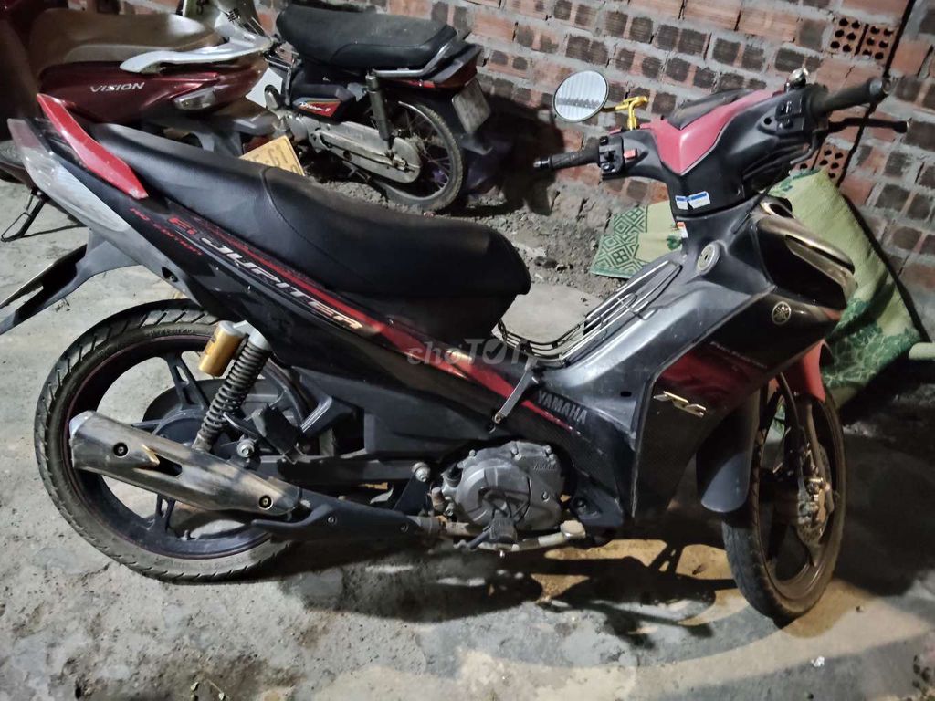 Yamaha Jupiter красно-черный