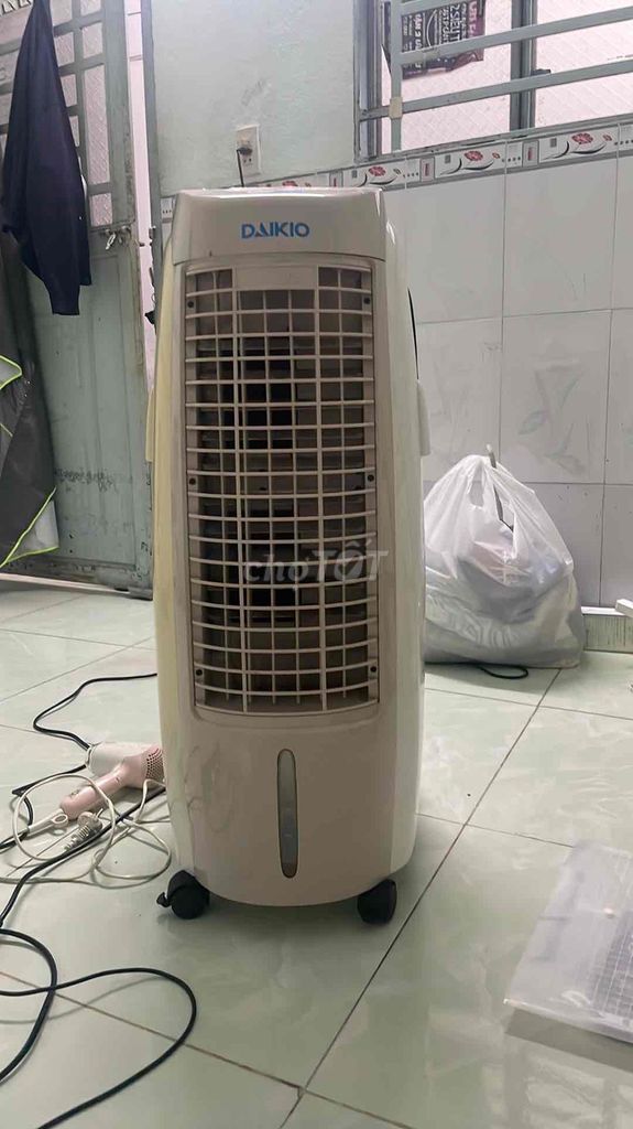 Quạt hơi nước Daikiosan DKA 01500B Trắng cũ. Mua bán Quạt tại Quận Ninh Kiều Cần Thơ được đăng bởi Quỳnh hình 1