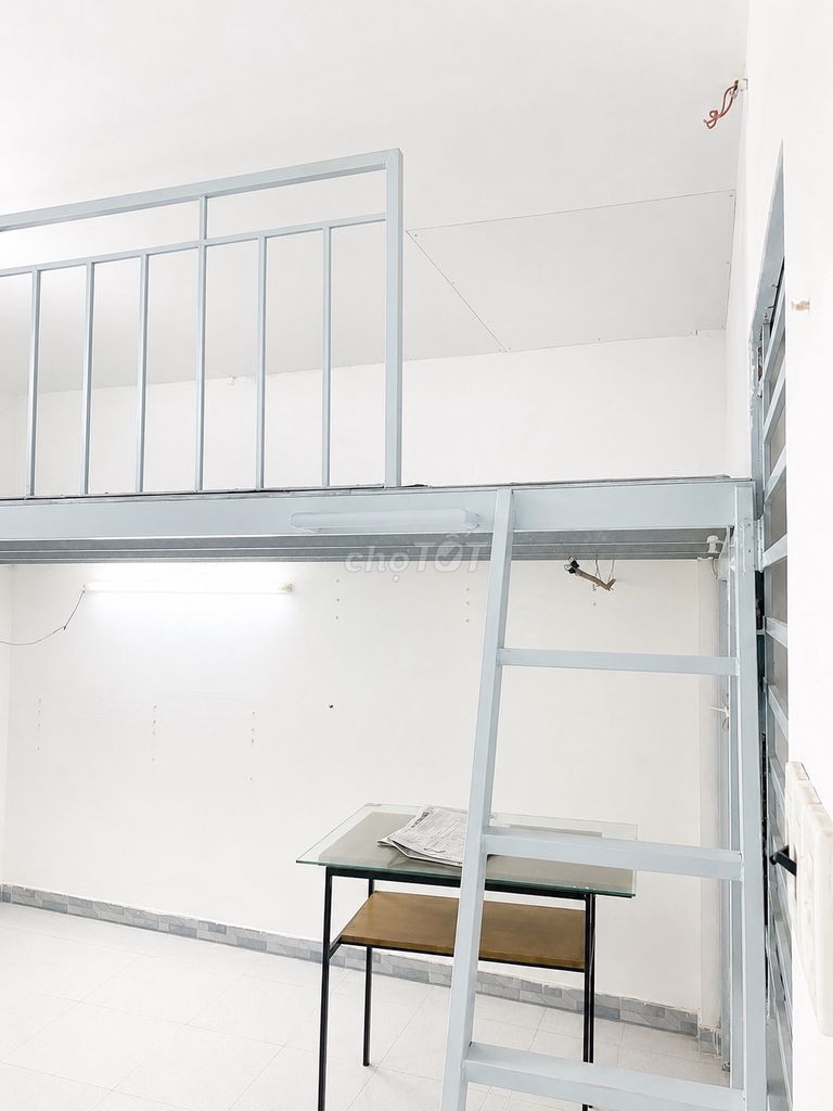 Cho thuê phòng trọ P5 đường mặt tiền, có ban công