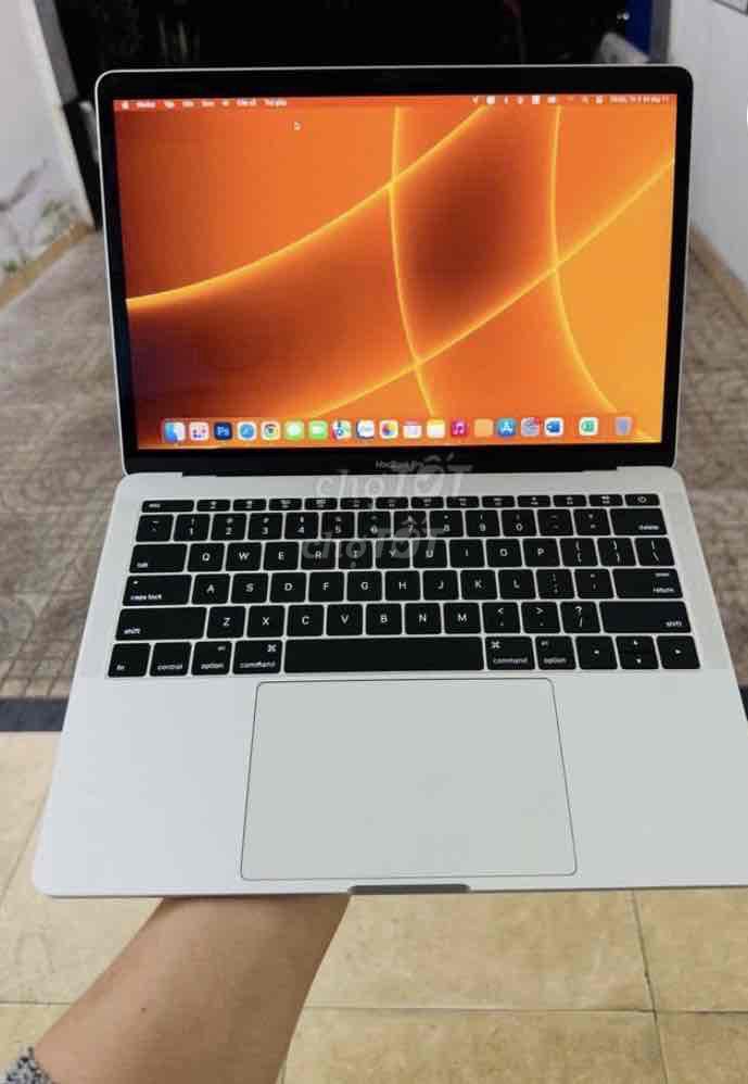 Apple Macbook Pro Retina 2017 i5 8GB/256GB. Mua bán Laptop tại Quận 4 Tp Hồ Chí Minh được đăng bởi Sity Amyr hình 1