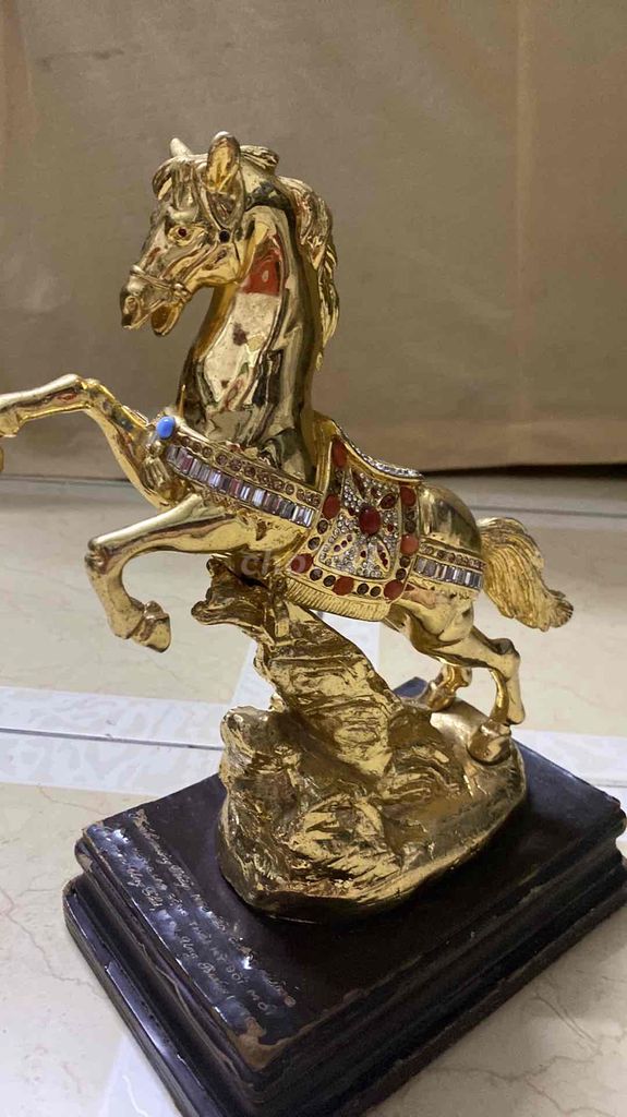 Bán một chú Ngựa dát vàng cổ xưa đẹp xuất sắc
