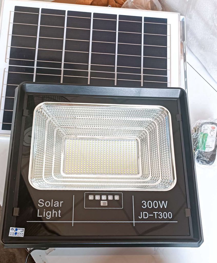 Đèn Năng lượng mặt trời Pha led JD-T100 (100W)