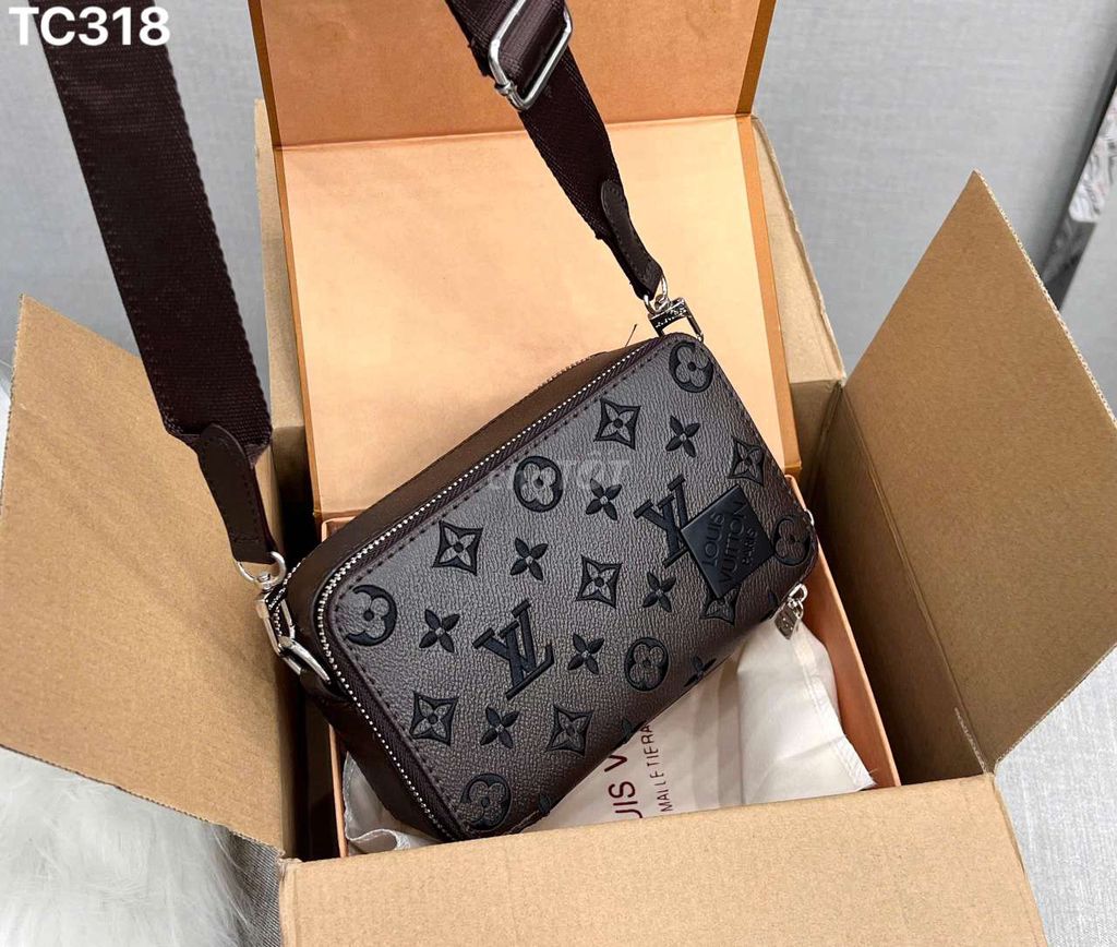 Túi Chéo Alpha Bag LV – Màu Hot 2025