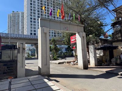 TẬP THỂ TẦNG 1 - KINH DOANH - Ô TÔ ĐỖ GẦN - HÀNG XÓM ROYAL CITY.