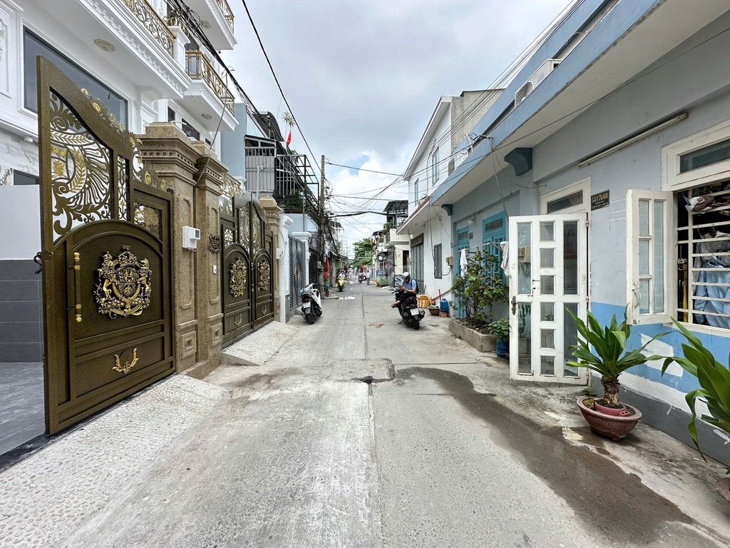 Nhà bán liên khu 4-5 (4M x 18M)- phía sau trường học - đường 6M thông. Mua bán nhà ở tại Quận Bình Tân Tp Hồ Chí Minh được đăng bởi Hoàng Phúc hình 1