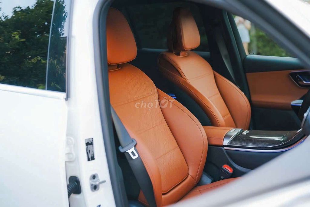Mercedes GLC200 4matic 2023 Trắng. Mua bán Ô tô tại Quận 7 Tp Hồ Chí Minh được đăng bởi Hoàn Lee Xe Lướt hình 13