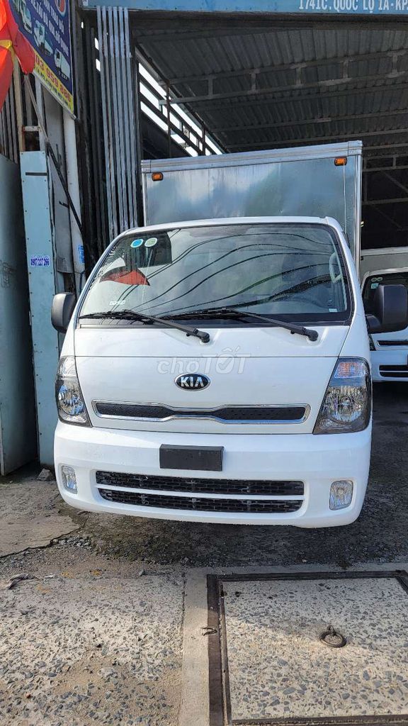 Kia K200 đ2018 chạy 24000km, hồ sơ cầm tay.