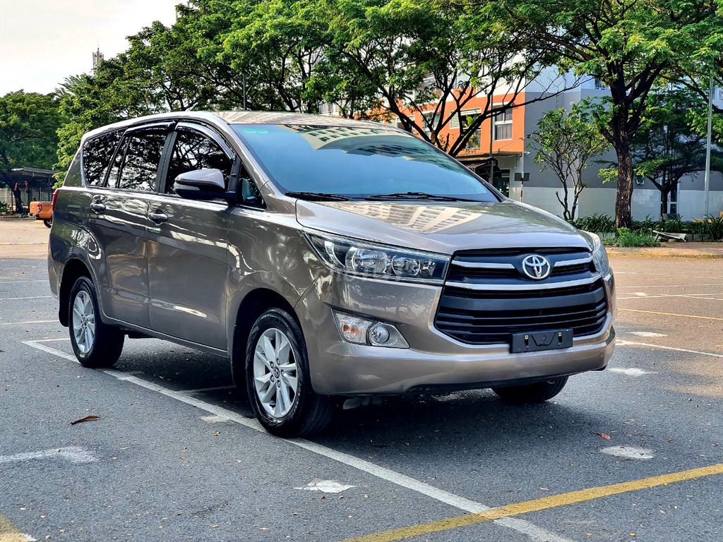 Toyota Innova 2017 Sàn 2.0 E - Nâu đẹp