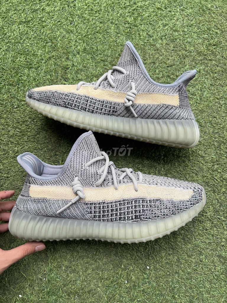 Giày thể thao Adidas Yeezy 350 v2 AshBlue Xám 44. Mua bán Giày dép tại Thành phố Đà Lạt Lâm Đồng được đăng bởi Oma Store Real Sneakers hình 1