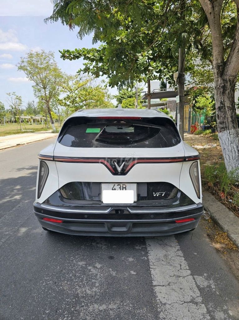 VinFast VF7 Plus AWD 2025