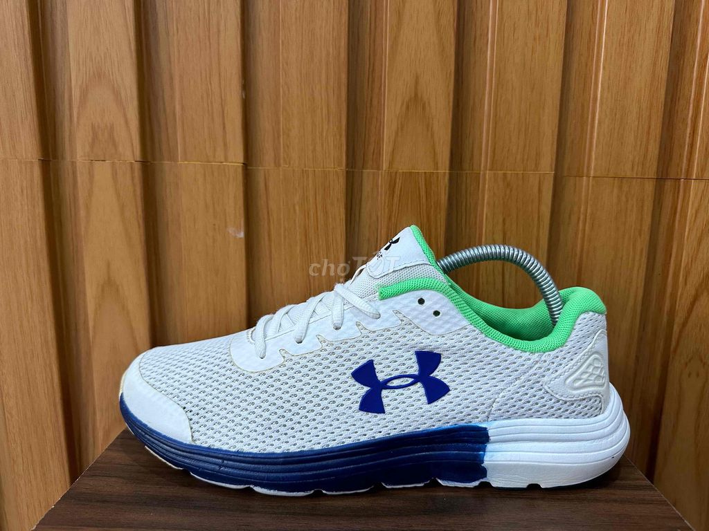 Giày Under Armour  size 42 chính hãng mới keng 97%