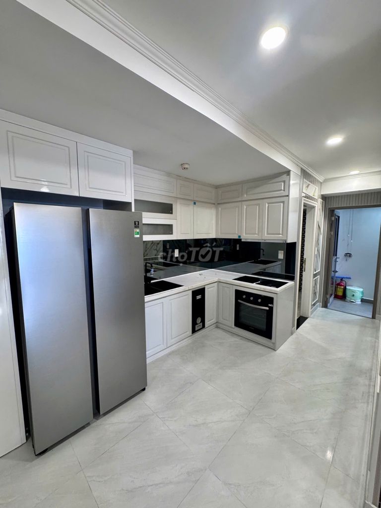 Срочная аренда Saigon South, 2 спальни, 2 санузла, 75м², премиум-мебель