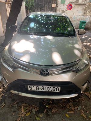 Toyota Vios màu Vàng cát
