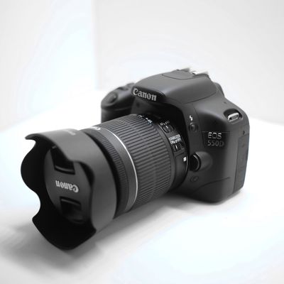 Canon EOS 550D kèm lens kit 18-55mm stm đẹp keng.