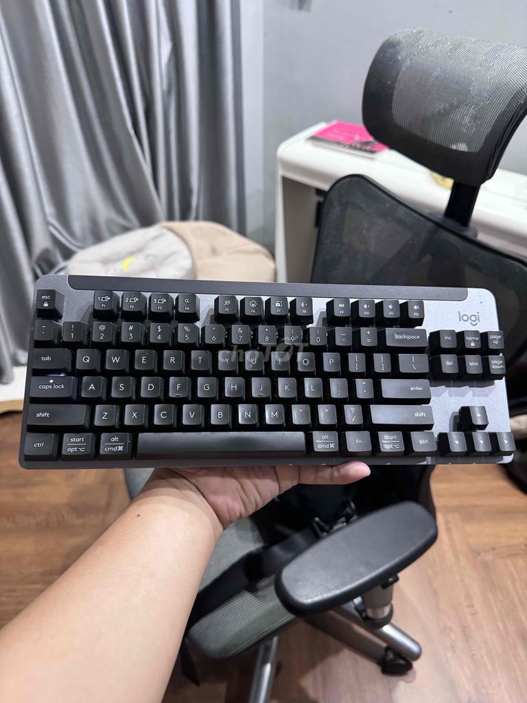 Bàn phím cơ không dây Logitech Signature K855