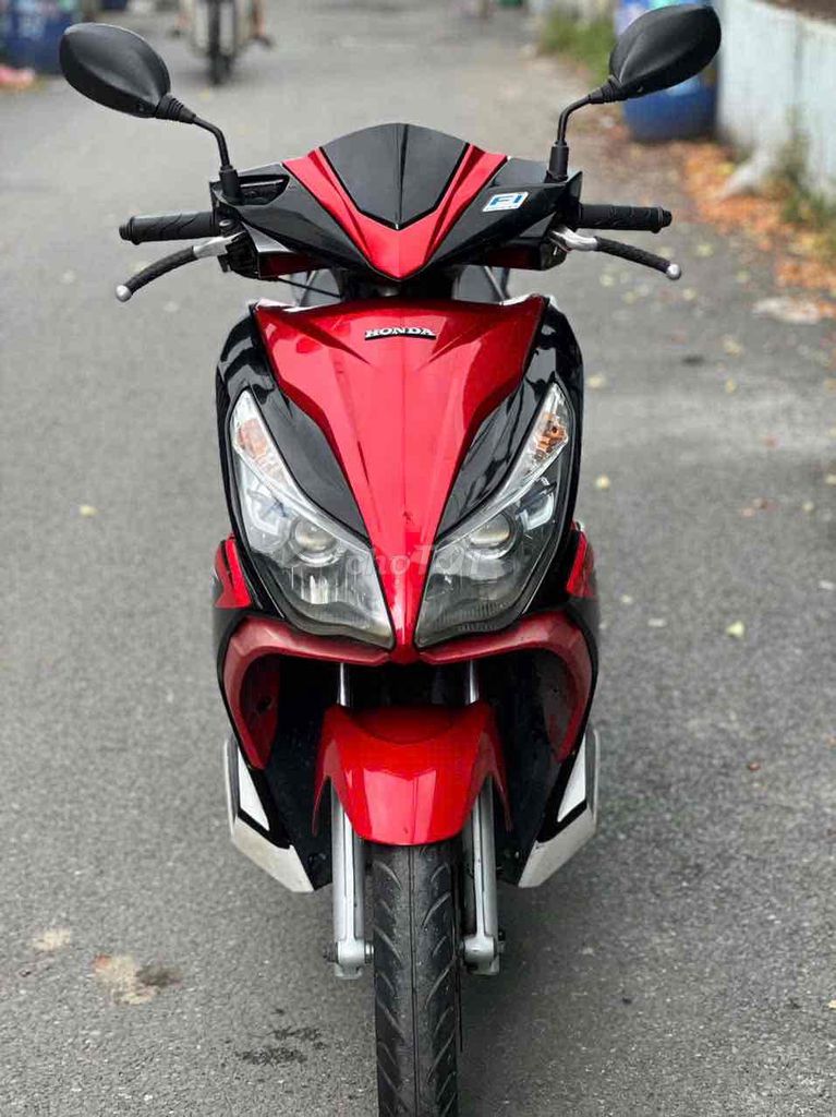 Honda Airblade Fi красно-чёрный скутер