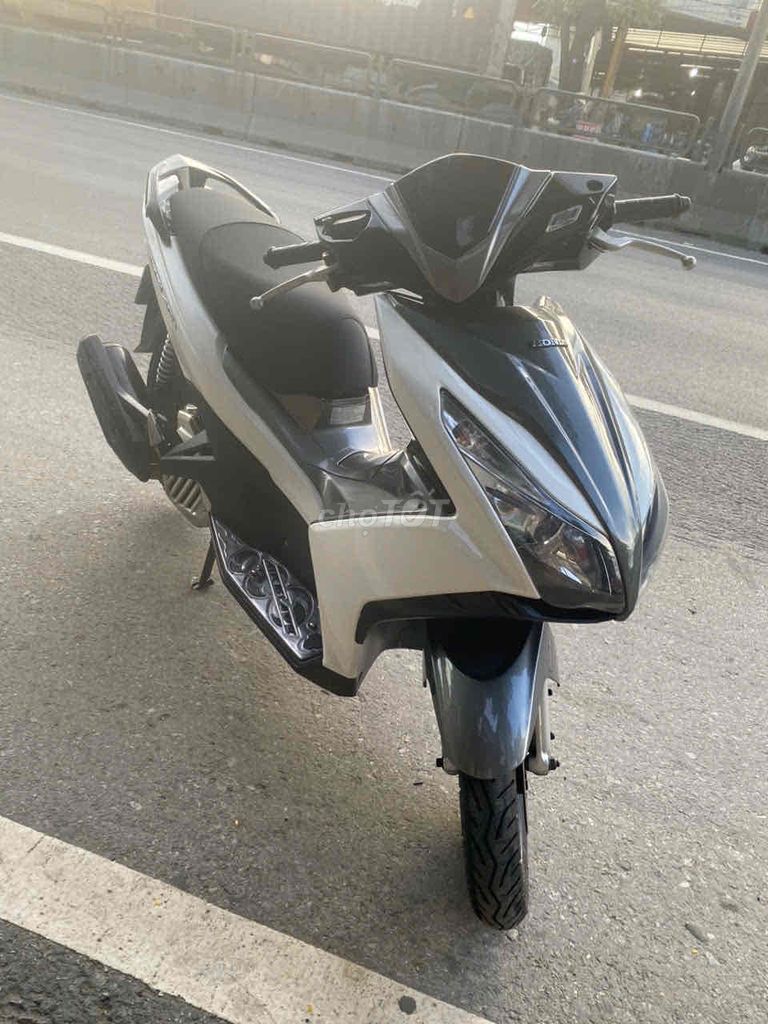 Honda airblade đời cao đẹp nhìn là mê. Mua bán Xe máy tại Quận Hồng Bàng Hải Phòng được đăng bởi Ly  hình 3