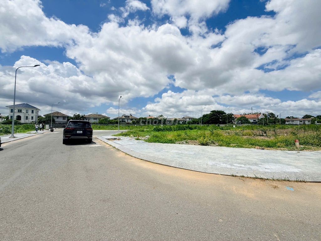 BÁN ĐẤT 5X20 XÂY DỰNG 1 HẦM 5 TẦNG TRONG KHU VIP VẠN PHÚC CITY 