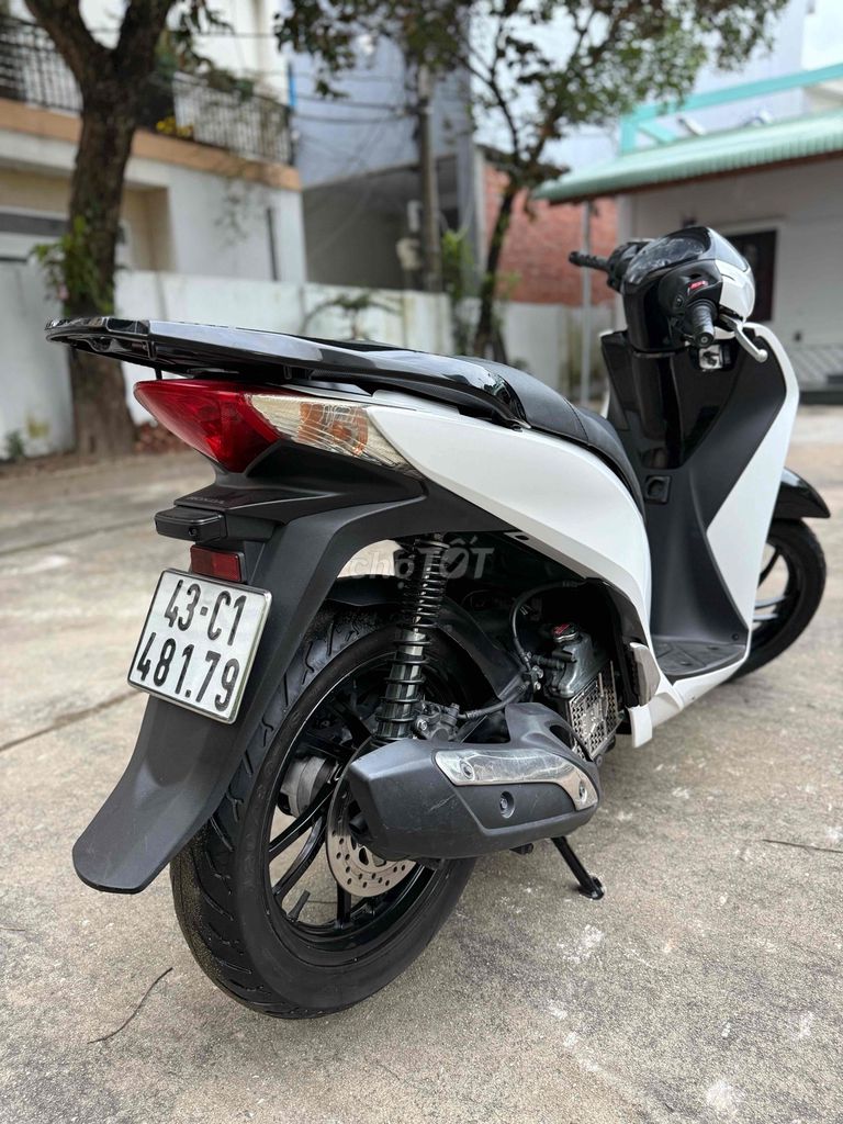 SH 125 2015 màu trắng xe đẹp nguyên rin. Mua bán Xe máy tại Quận Thanh Khê Đà Nẵng được đăng bởi Long hình 5